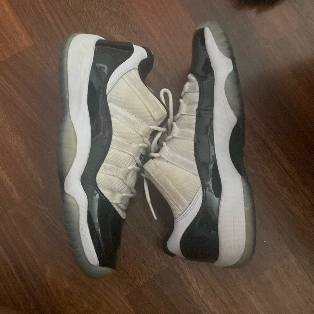 AIR JORDAN 11 CONCORD LOW